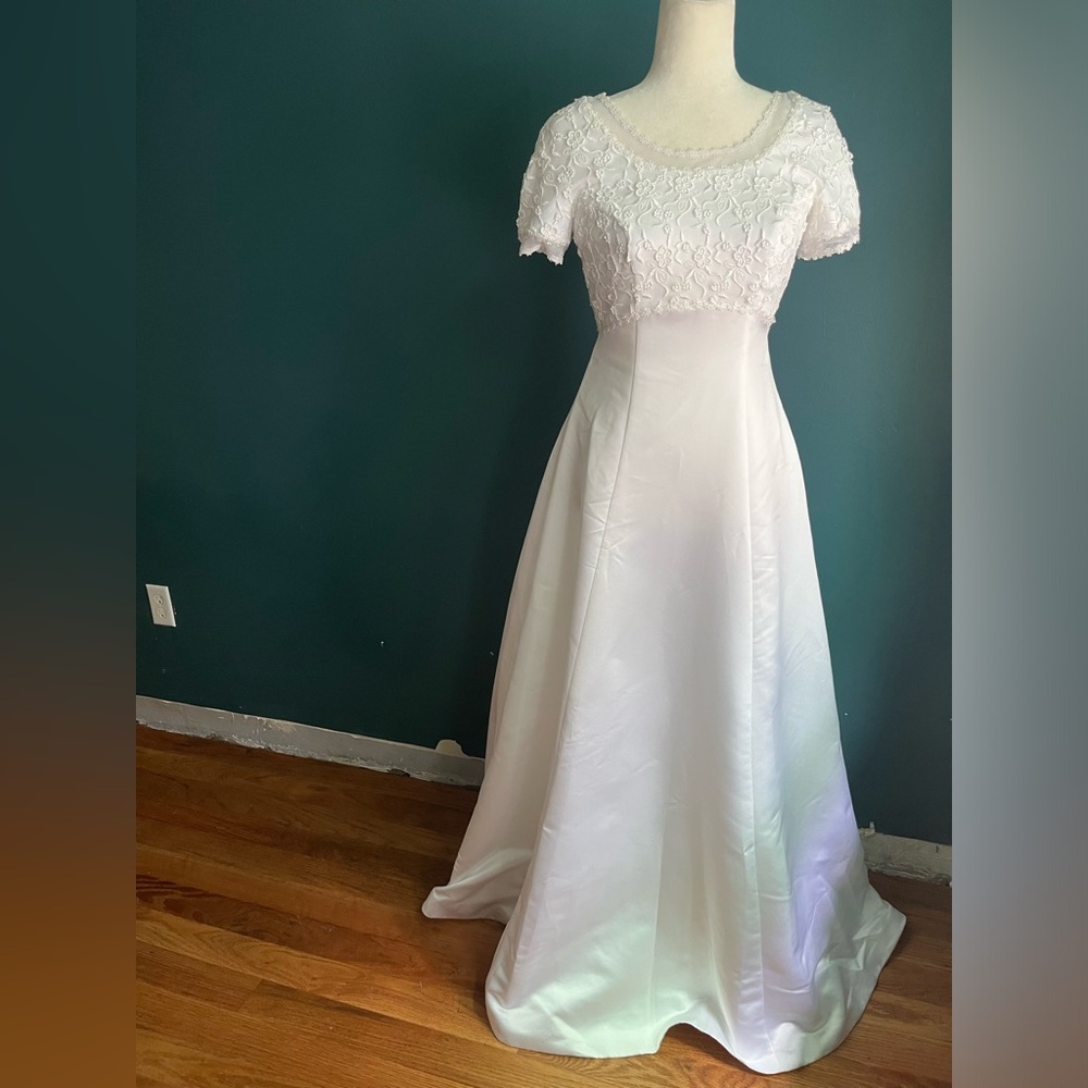 Vintage 1990s Short Sleeve Wedding Dress